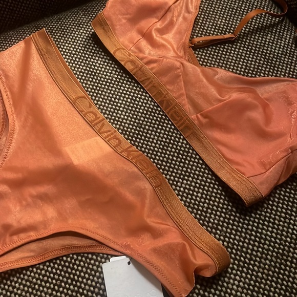 brand new, medium size Calvin Klein bra/underwear set - Picture 7 of 8